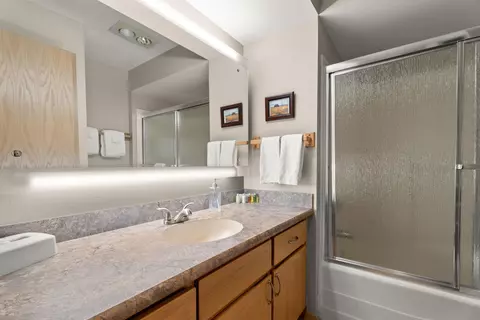Bath - 57357 Beaver Ridge Loop #22, Sunriver, OR 97707 photo 1 of 2
