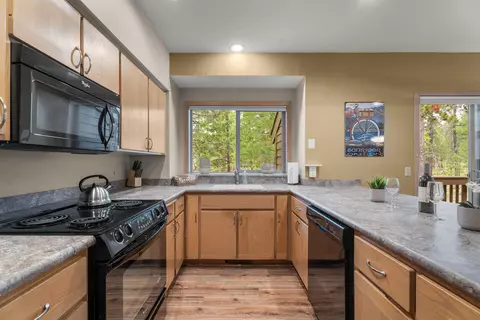Kitchen - 57357 Beaver Ridge Loop #22, Sunriver, OR 97707 photo 1 of 2