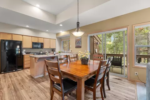 Dining - 57357 Beaver Ridge Loop #22, Sunriver, OR 97707 photo 2 of 2