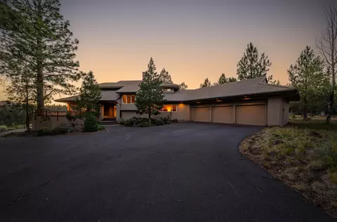 69295 Hawksflight Dr, Sisters, OR 97759