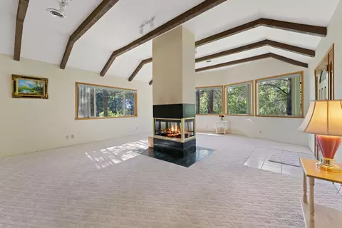 Living - 905 Summit Loop, Grants Pass, OR 97527 photo 2 of 3