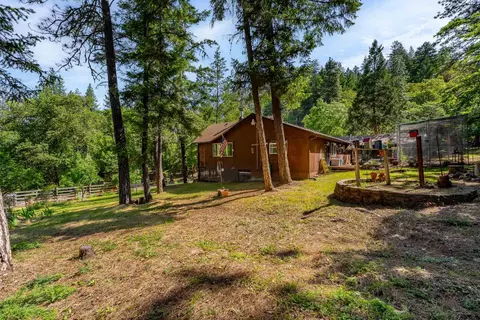 Exterior - 905 Summit Loop, Grants Pass, OR 97527 photo 16 of 18