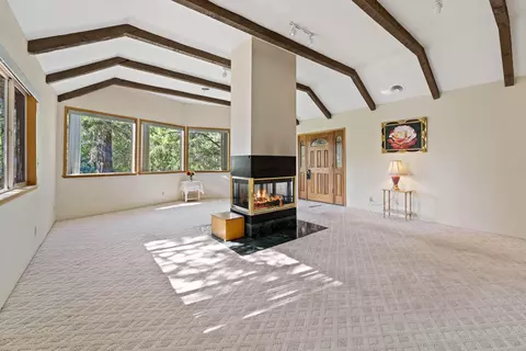 Living - 905 Summit Loop, Grants Pass, OR 97527 photo 3 of 3