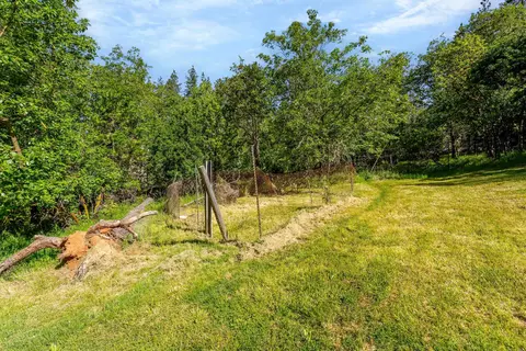 Exterior - 905 Summit Loop, Grants Pass, OR 97527 photo 6 of 18