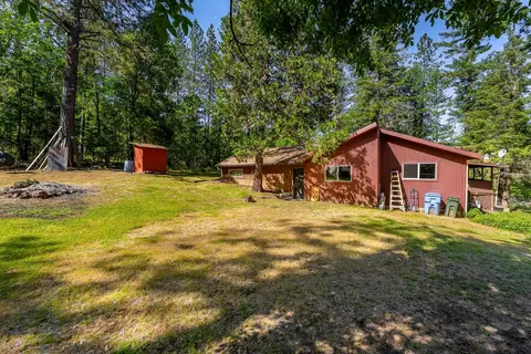 Exterior - 905 Summit Loop, Grants Pass, OR 97527 photo 9 of 18