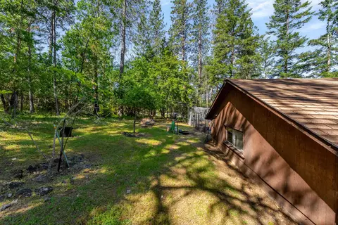 Exterior - 905 Summit Loop, Grants Pass, OR 97527 photo 12 of 18