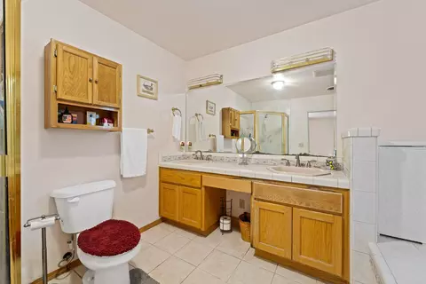 Bath - 905 Summit Loop, Grants Pass, OR 97527 photo 3 of 5