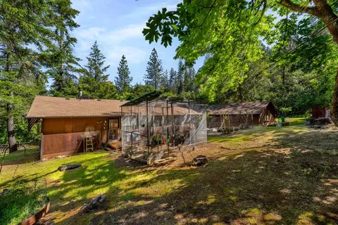 Exterior - 905 Summit Loop, Grants Pass, OR 97527 photo 14 of 18