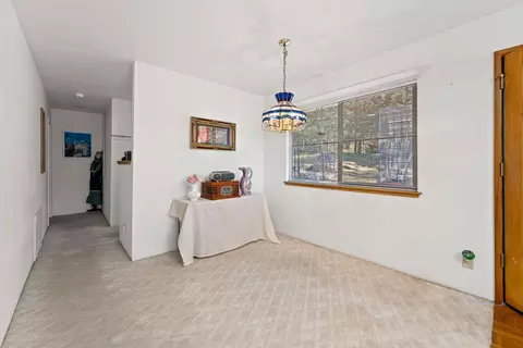 Entry Way - 905 Summit Loop, Grants Pass, OR 97527 photo 1 of 1
