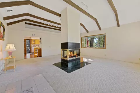 Living - 905 Summit Loop, Grants Pass, OR 97527 photo 1 of 3