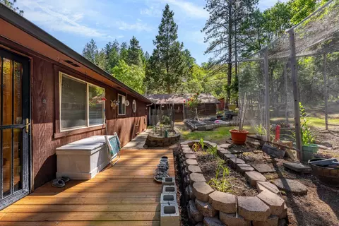 Exterior - 905 Summit Loop, Grants Pass, OR 97527 photo 15 of 18