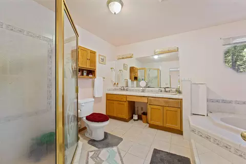 Bath - 905 Summit Loop, Grants Pass, OR 97527 photo 1 of 5