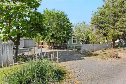 1641 Gibbon Rd, Central Point, OR 97502