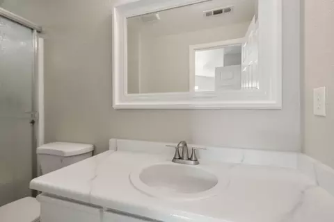 Bath - 356 Candis Dr, Eagle Point, OR 97524 photo 1 of 2