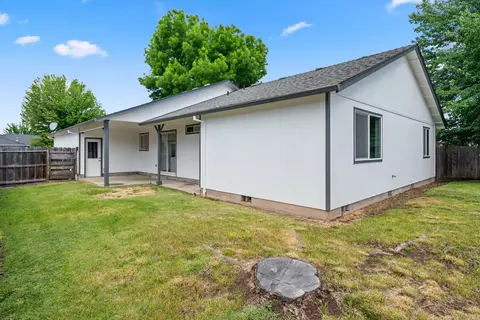 Exterior - 356 Candis Dr, Eagle Point, OR 97524 photo 4 of 5