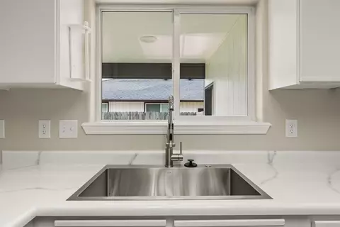 Kitchen - 356 Candis Dr, Eagle Point, OR 97524 photo 4 of 4