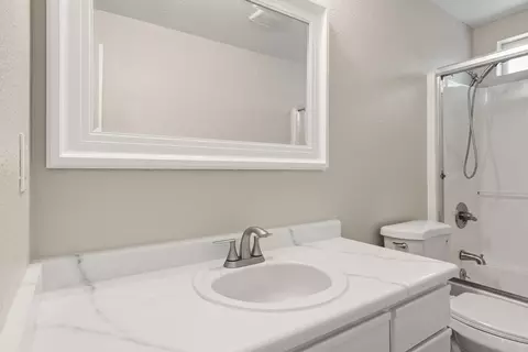 Bath - 356 Candis Dr, Eagle Point, OR 97524 photo 2 of 2