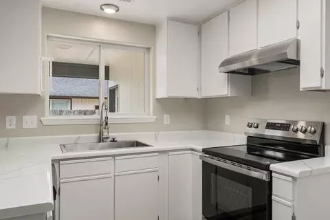 Kitchen - 356 Candis Dr, Eagle Point, OR 97524 photo 1 of 4