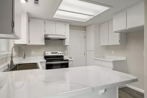 Kitchen - 356 Candis Dr, Eagle Point, OR 97524 photo 3 of 4