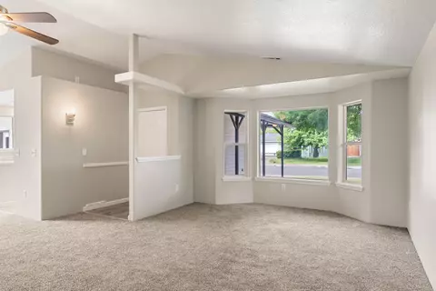 Living - 356 Candis Dr, Eagle Point, OR 97524 photo 3 of 5