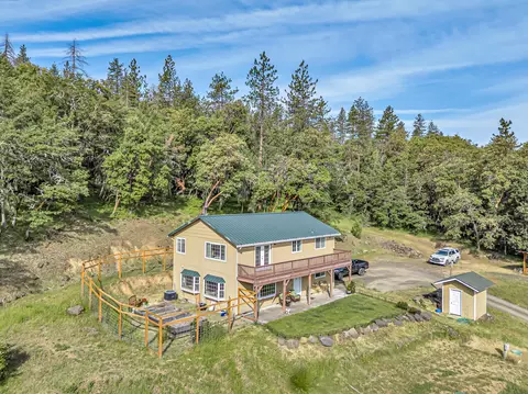 505 Wren Ridge Dr, Eagle Point, OR 97524