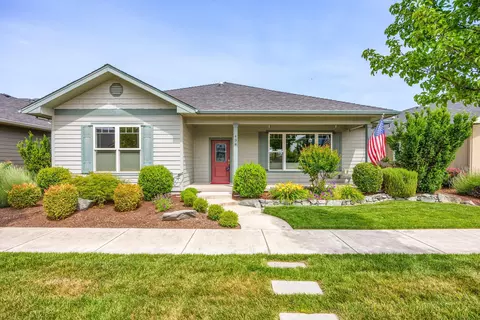 434 Bridge Creek Dr, Central Point, OR 97502
