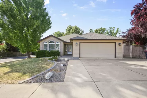 2937 Farmington Ave, Medford, OR 97504