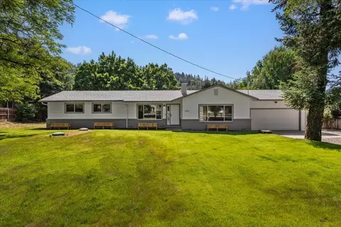 896 W Evans Creek Rd, Rogue River, OR 97537