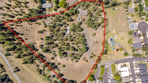 61521 Sunny Breeze Ln, Bend, OR 97702