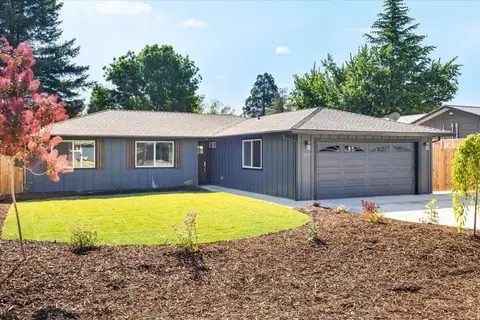 2217 Meals Dr, Medford, OR 97501