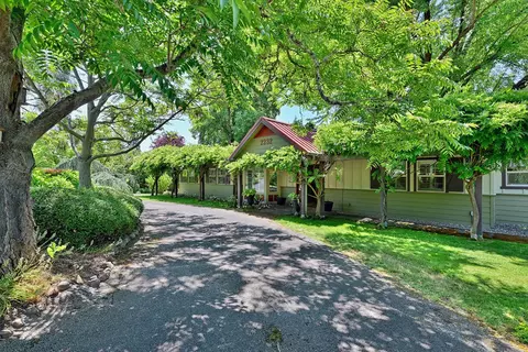 2232 Dellwood Ave, Medford, OR 97504