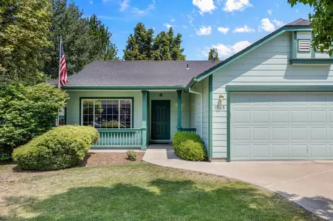1545 NW Spruce Pl, Redmond, OR 97756