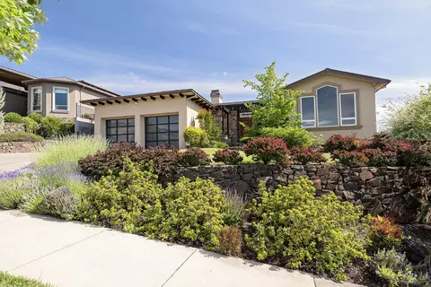 3430 Cadet Dr, Medford, OR 97504