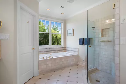 Bath - 64950 Collins Rd, Bend, OR 97703 photo 2 of 6