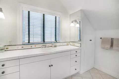 Bath - 64950 Collins Rd, Bend, OR 97703 photo 6 of 6