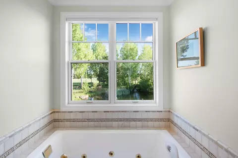 Bath - 64950 Collins Rd, Bend, OR 97703 photo 3 of 6