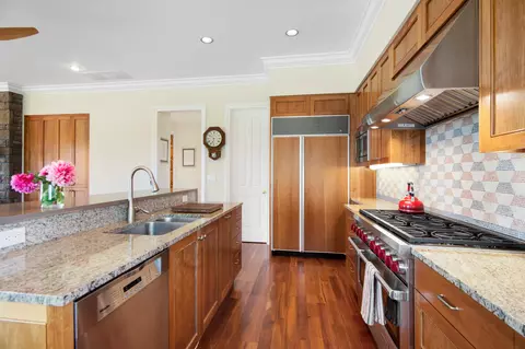 Kitchen - 64950 Collins Rd, Bend, OR 97703 photo 3 of 5