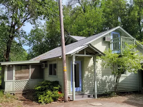 1585 Rockydale Rd, Cave Junction, OR 97523