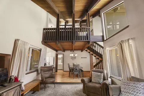 57012 Tennis Village Ln #57, Sunriver, OR 97707