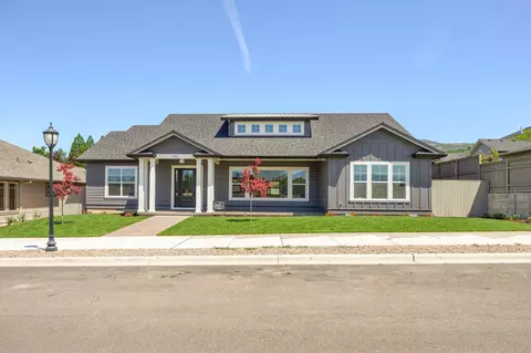4153 Shamrock Dr, Medford, OR 97504