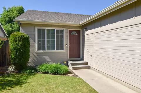 Exterior - 2967 NE Stanton Ave, Bend, OR 97701 photo 6 of 8