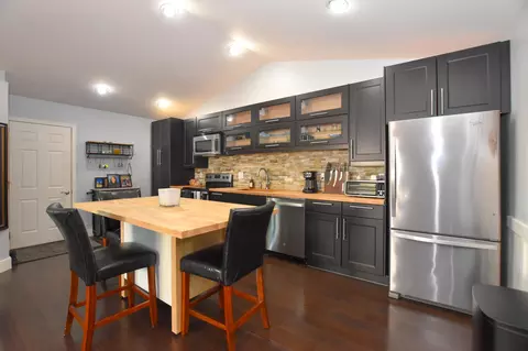 Kitchen - 2967 NE Stanton Ave, Bend, OR 97701 photo 5 of 7