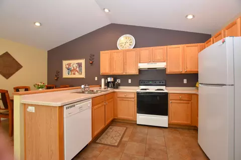 Kitchen - 2967 NE Stanton Ave, Bend, OR 97701 photo 7 of 7