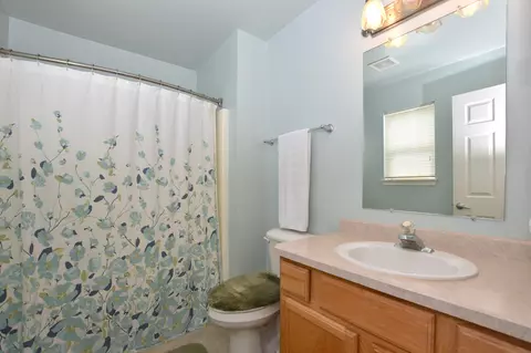 Bath - 2967 NE Stanton Ave, Bend, OR 97701 photo 4 of 4