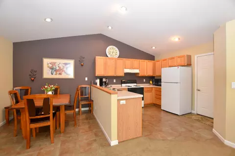 Kitchen - 2967 NE Stanton Ave, Bend, OR 97701 photo 6 of 7