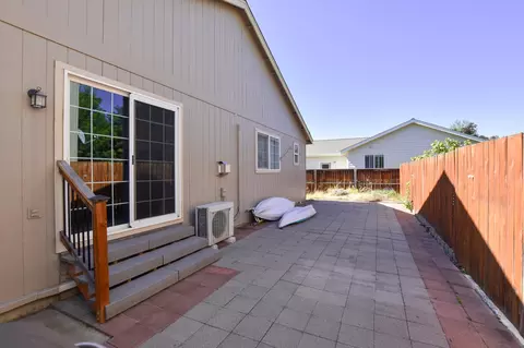 Exterior - 2967 NE Stanton Ave, Bend, OR 97701 photo 3 of 8