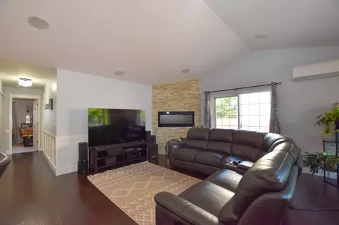Living - 2967 NE Stanton Ave, Bend, OR 97701 photo 3 of 7