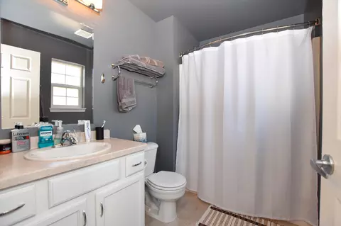 Bath - 2967 NE Stanton Ave, Bend, OR 97701 photo 2 of 4