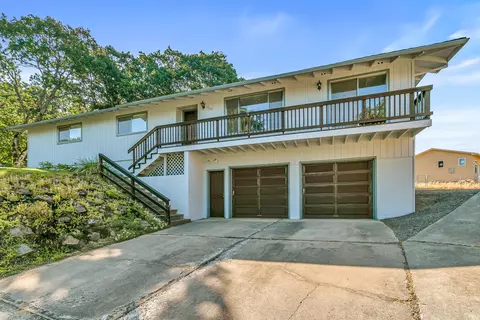 1560 Cambridge Cir, Medford, OR 97504