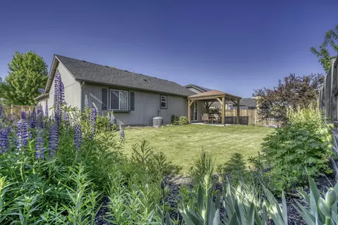 3144 SW Cascade Ave, Redmond, OR 97756